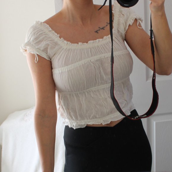 NWT ruffle top m (fit small) - Picture 2 of 5